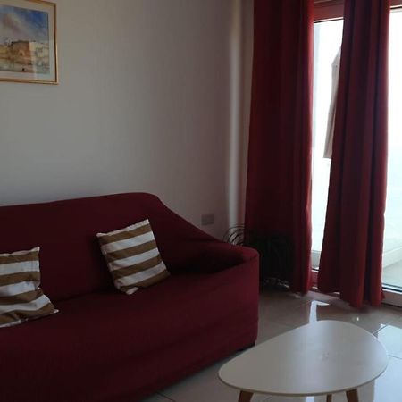 Flat 3 Blue Waves Apartment Сейнт Полс Бей Екстериор снимка