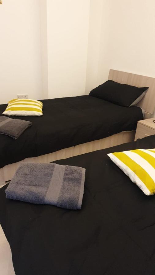 Flat 3 Blue Waves Apartment Сейнт Полс Бей Екстериор снимка