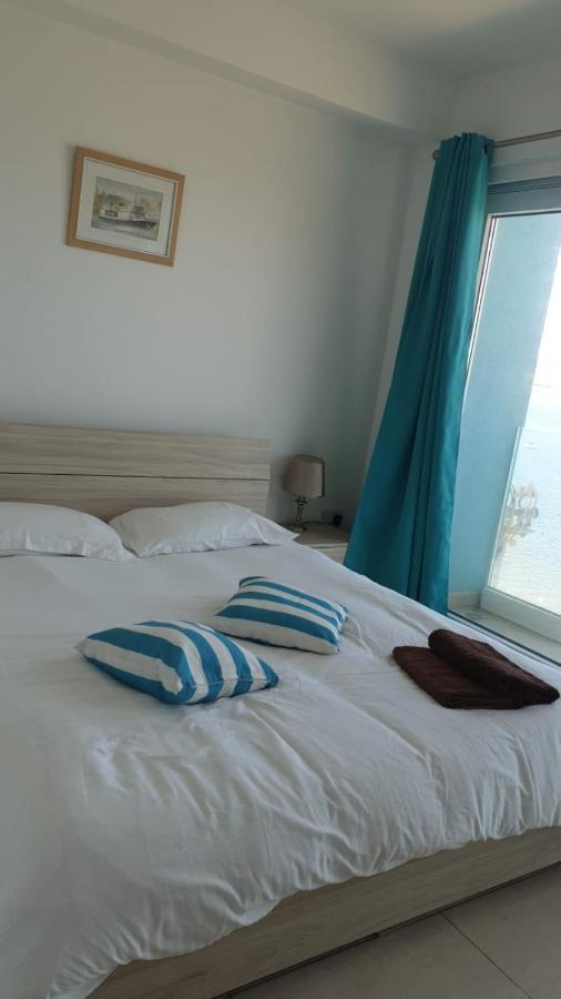 Flat 3 Blue Waves Apartment Сейнт Полс Бей Екстериор снимка